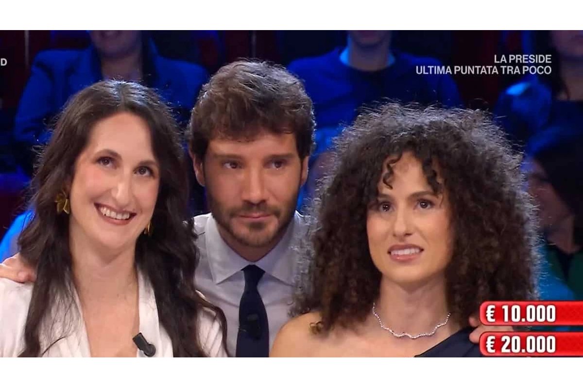 [Concorrente di Affari Tuoi esulta per la vincita durante la puntata del 2 febbraio 2026]