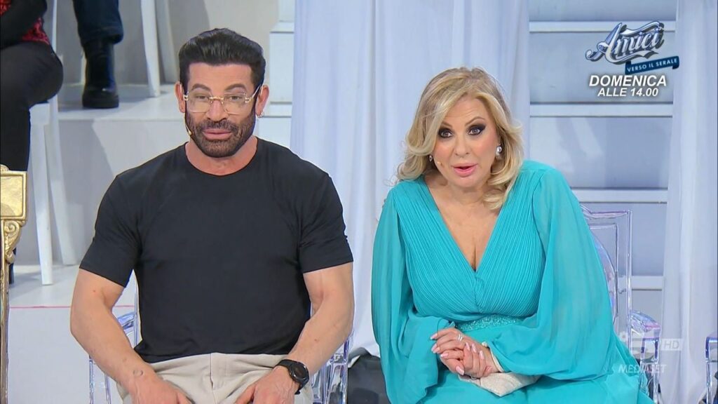 Uomini e donne, 9 marzo di fuoco: Tina vuole fuori Cinzia, Ciro sparisce e Sara manda in tilt il trono classico